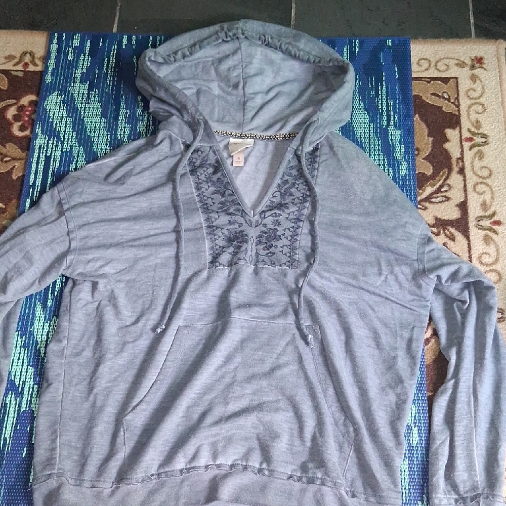 Knox Rose Light Blue Hooded V-Neck Sweater with Embroidered Yoke